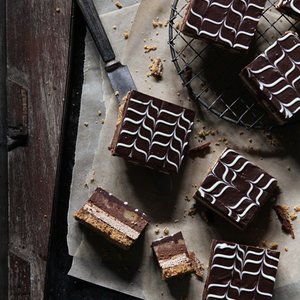 Kit Kat Cheesecake Bars