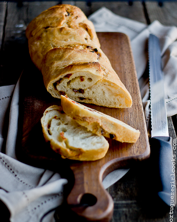 No Knead Sun Dried Tomato and Parmesan Bread