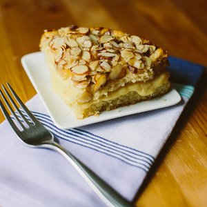 Bee Sting Cake