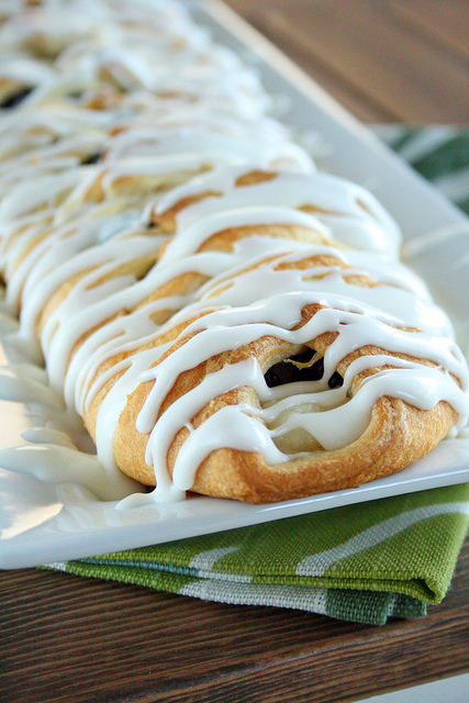 Easy Blackberry Cheese Danish