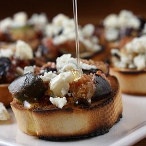 Grilled Fig Bruschetta