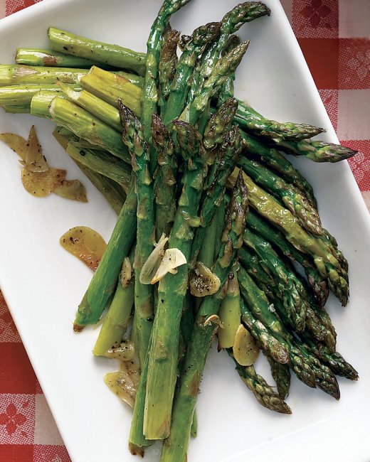 Garlicky Roasted Asparagus