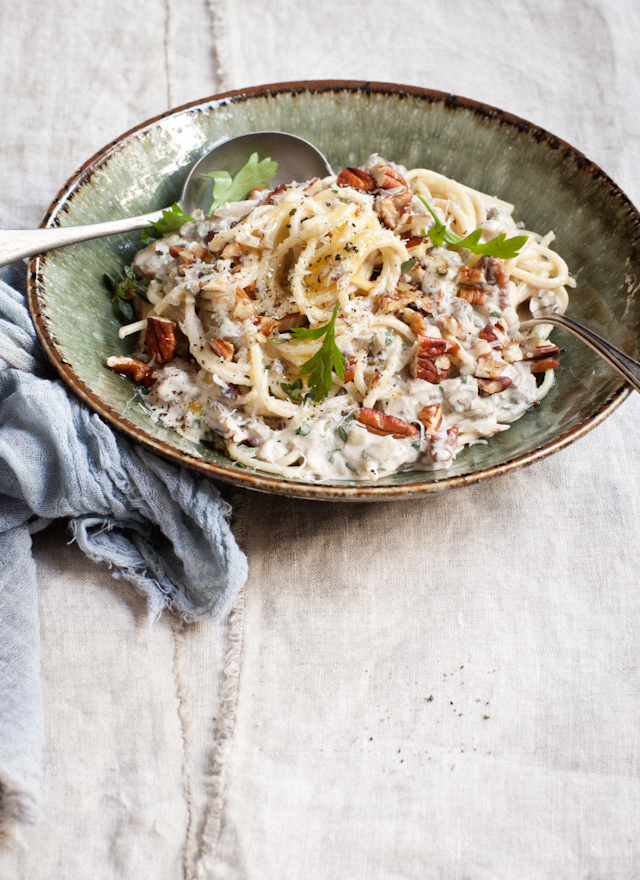 Rustic Mushroom, White Wine and Creamy Cheesy Spaghetti
